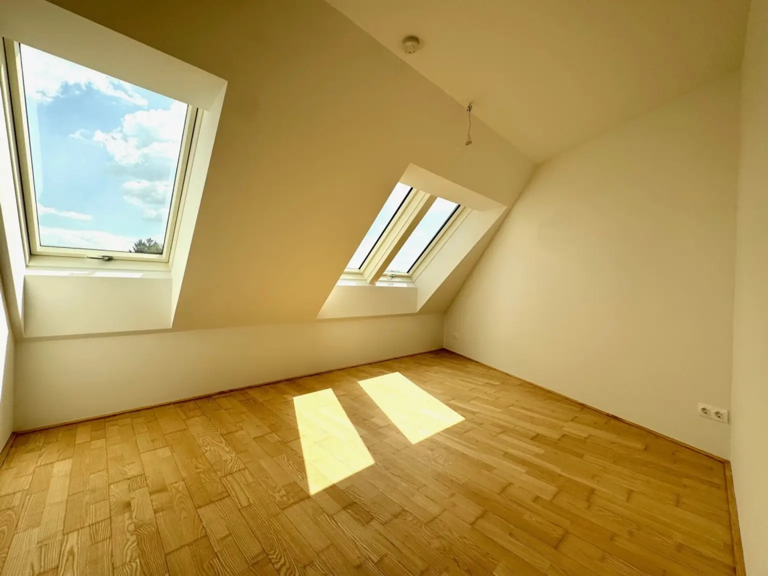 E | ++ NEU ++ Attraktive 2-ZIMMER mit Galerie & TERRASSE | Prima Service Immobilien