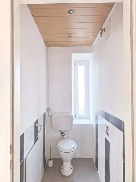 Sanierte  4 Zimmer Wohnung im Haus mit einem großen Garten