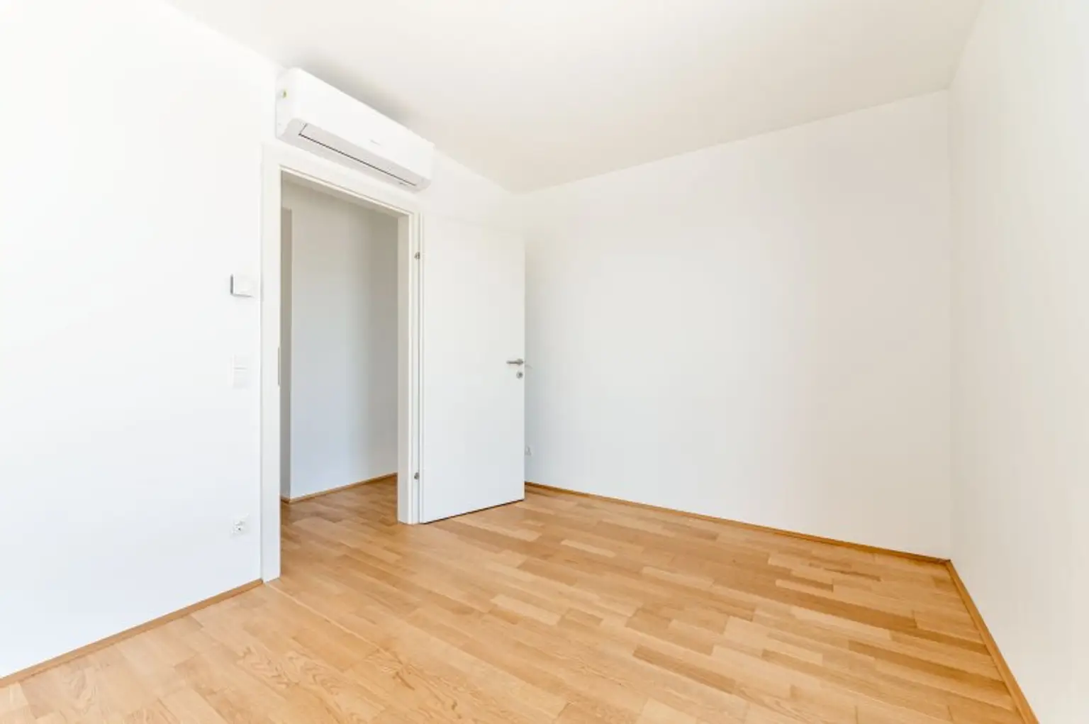 Erstbezug ab Oktober! Grandiose 4-Zimmer-Terrassenwohnung inkl. Parkplatz in Hietzing zu vermieten!