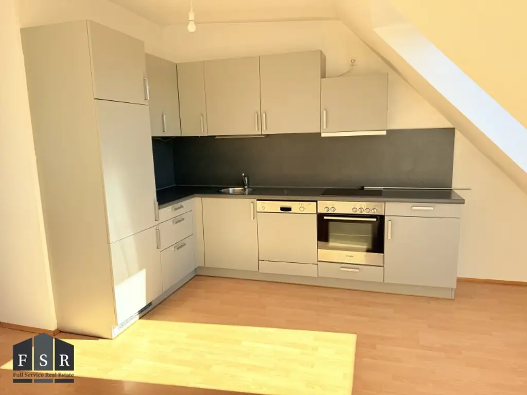 3-Zimmer Dachgeschoß-Wohnung mit Terrasse - Allgemeingarten und Ubahnnähe