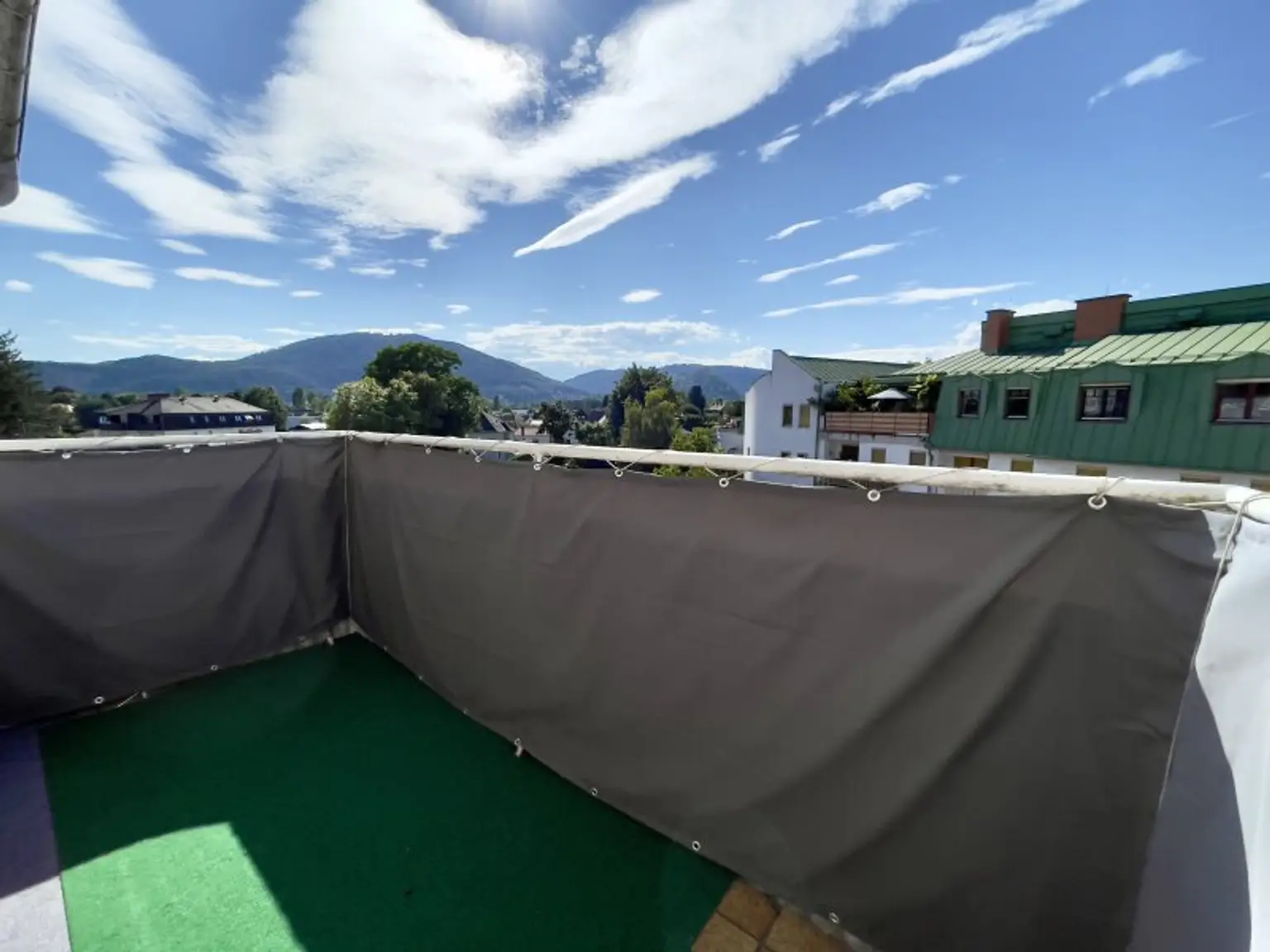 Hofseitige Wohlfühloase mit Balkon & Bergblick – ruhig gelegen, zentral erreichbar!