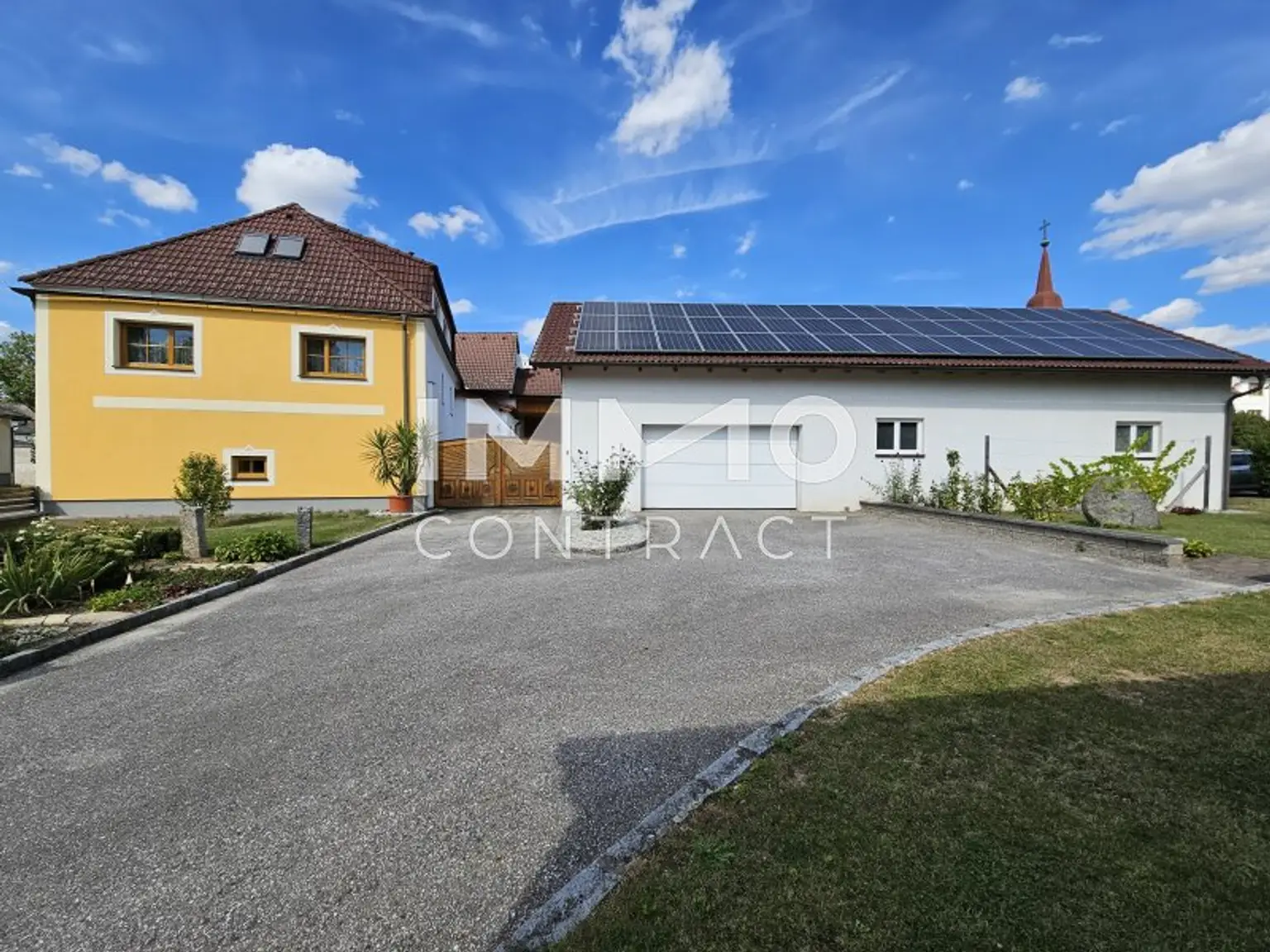 Ansicht Süd - Einfahrt Garage - PV
