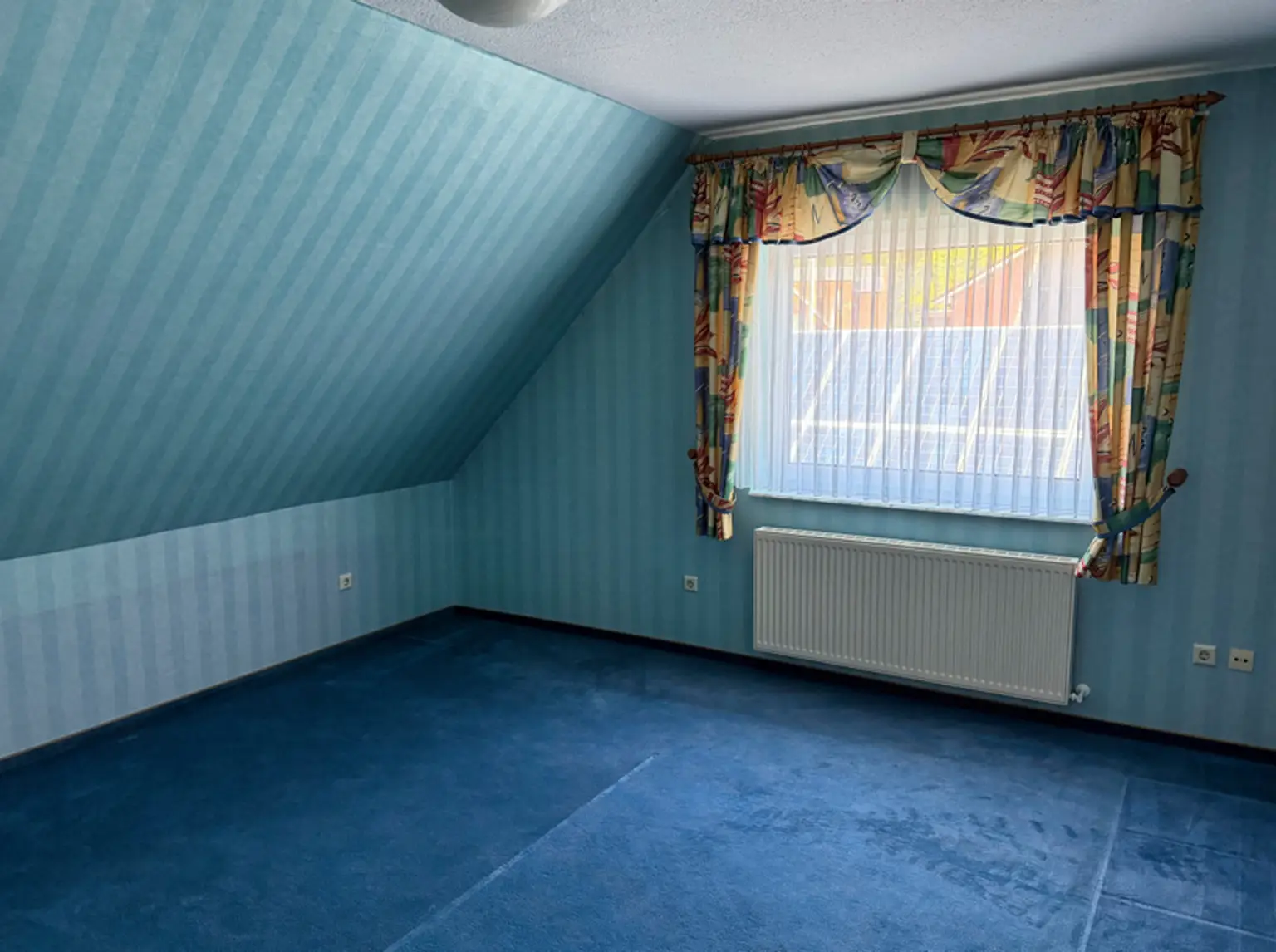 Mitten im Ort! Einfamilienhaus auf großzügigem Grundstück!