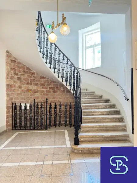 Außergewöhnliche 44m² DG-Wohnung mit Einbauküche Nähe Pilgramgasse - 1050 Wien