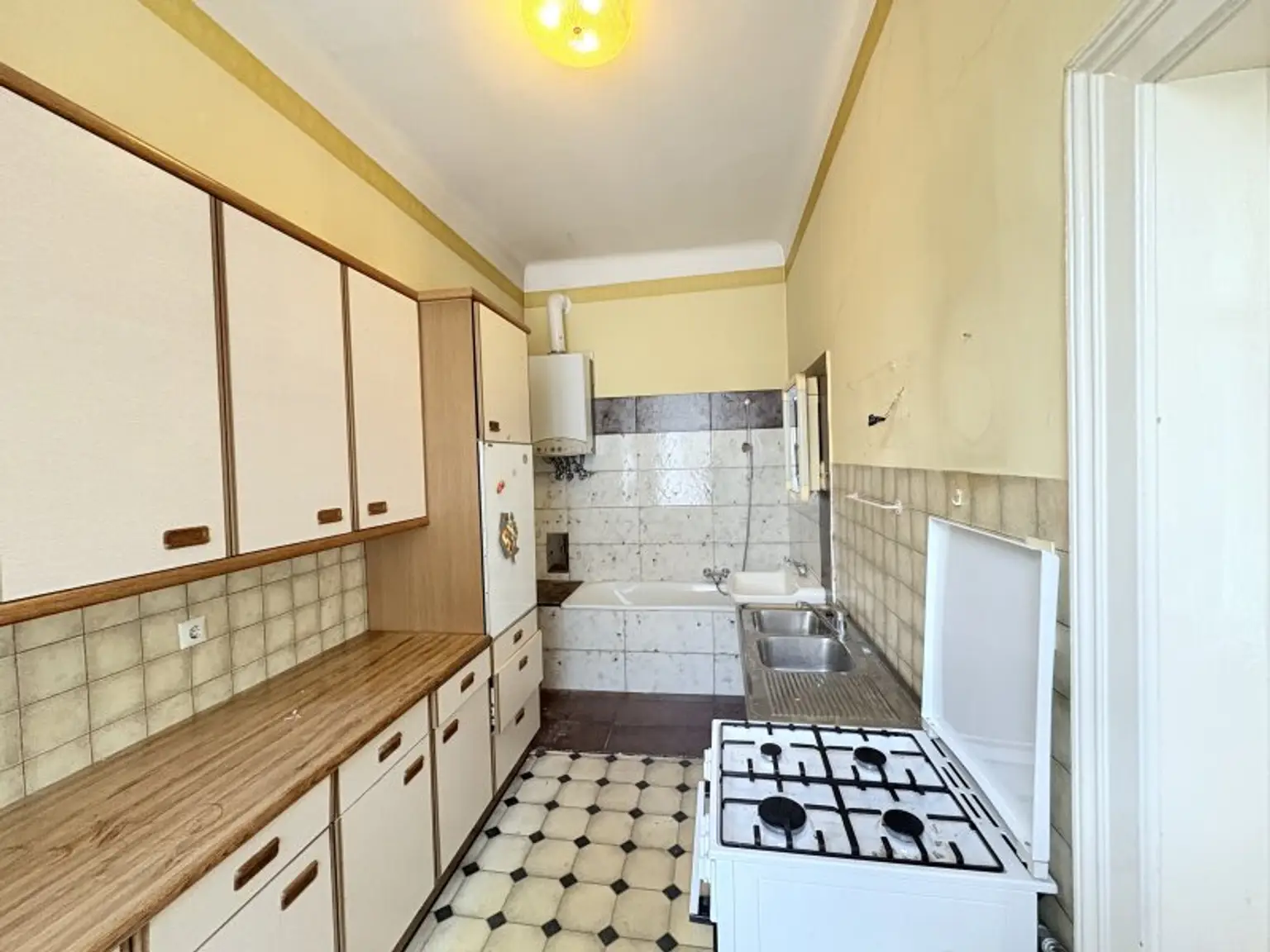 Charmante 2-Zimmer-Wohnung in 1090 Wien – Ihr Sanierungsprojekt wartet!