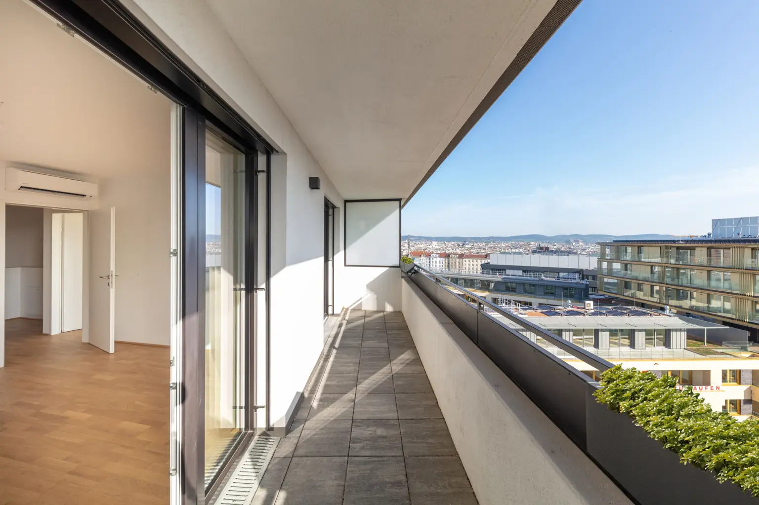 Dachgeschoss 3 Zimmer mit Dachgarten, klimatisiert - provisionsfrei + Jahreskarte Wr. Linien