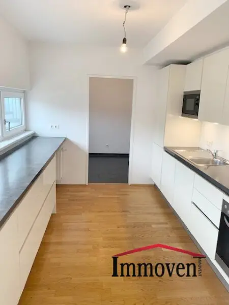 Großzügige 4-Zimmerwohnung in Ruhelage mit Park Blick!