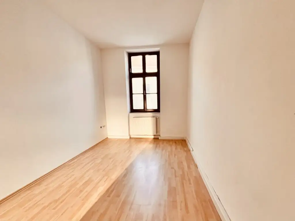 Nähe Alte Donau! 4-Zimmerwohnung mit Potenzial –  (Loggia 17 m2 eingereicht, WG tauglich!)