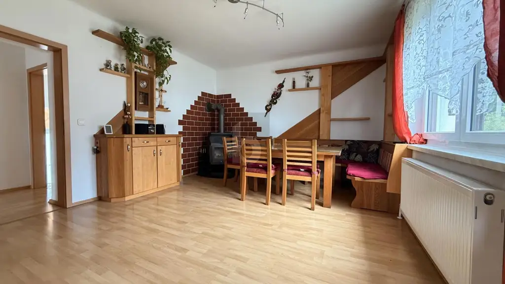 SONNIGER FAMILIENTRAUM MIT VOLLKELLER, 88 QM NEBENGEBÄUDE UND XXL GARTEN