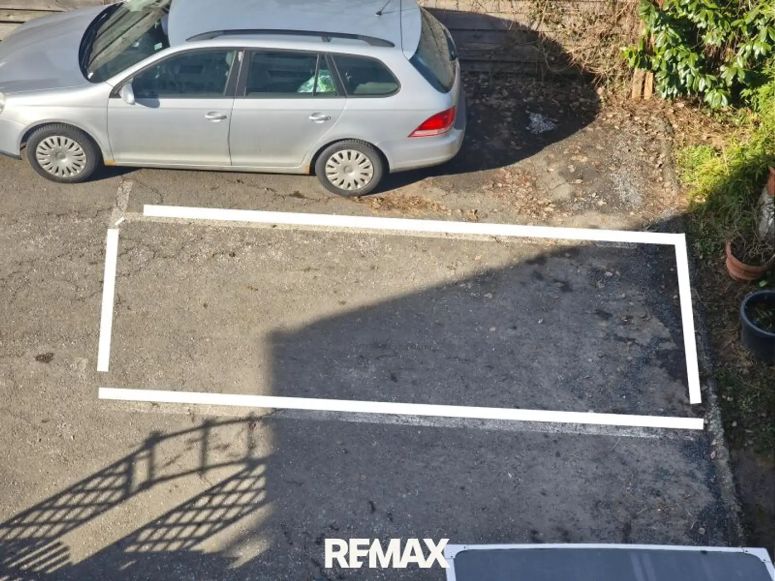 Zugehöriger Parkplatz