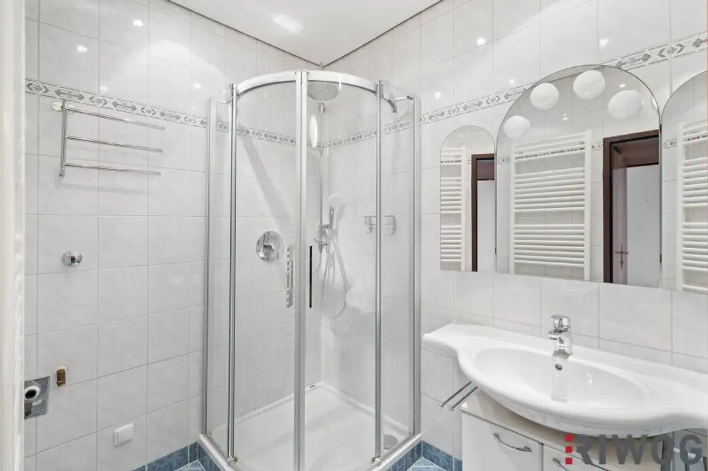 4 Zimmer - Loggia - Stellplatz - Top Infrastruktur- Ruhelage nahe dem Maurer Berg