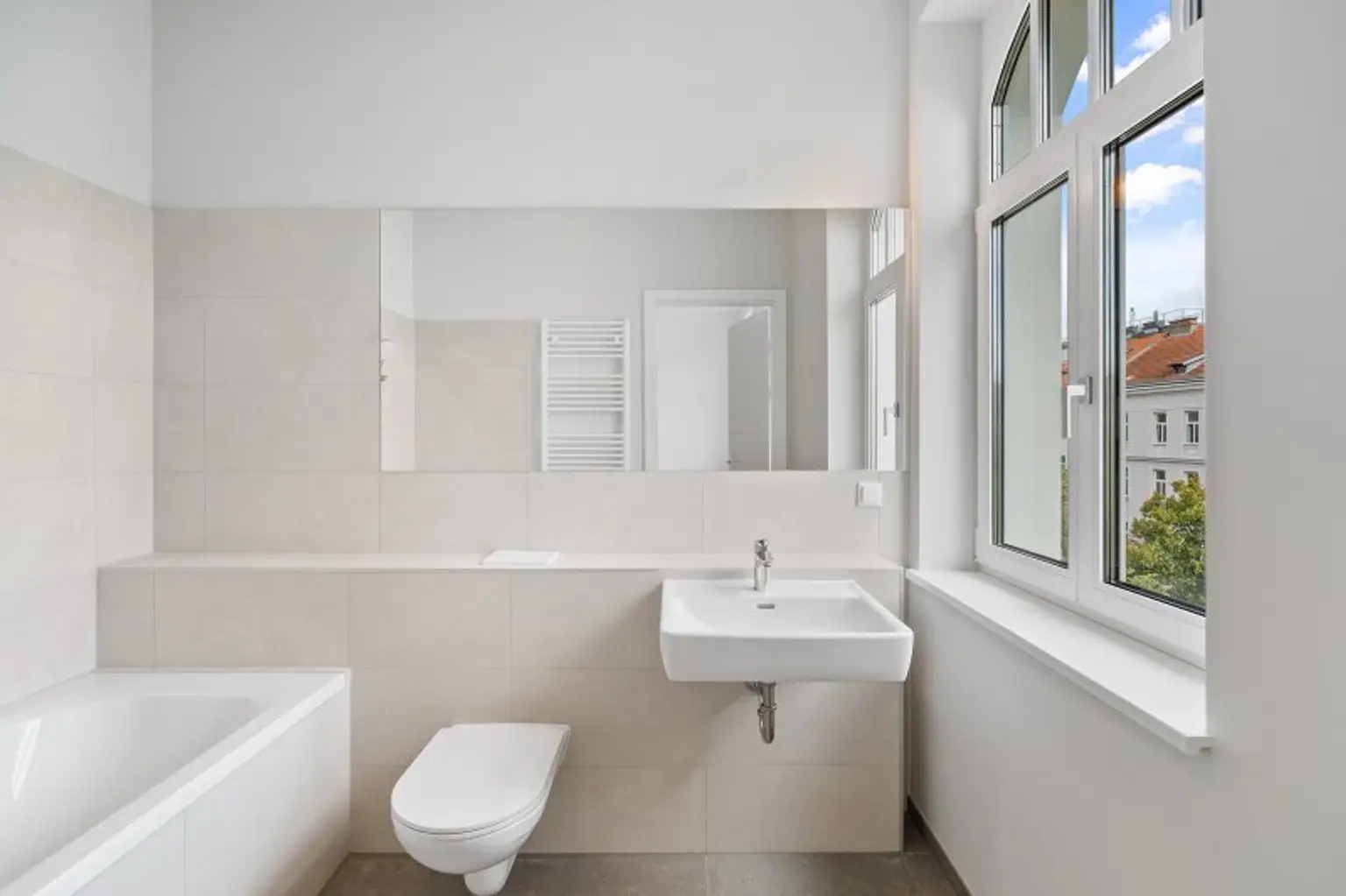 4-Zimmer-Altbaueigentumswohnung in generalsaniertem Altbau mit Balkon