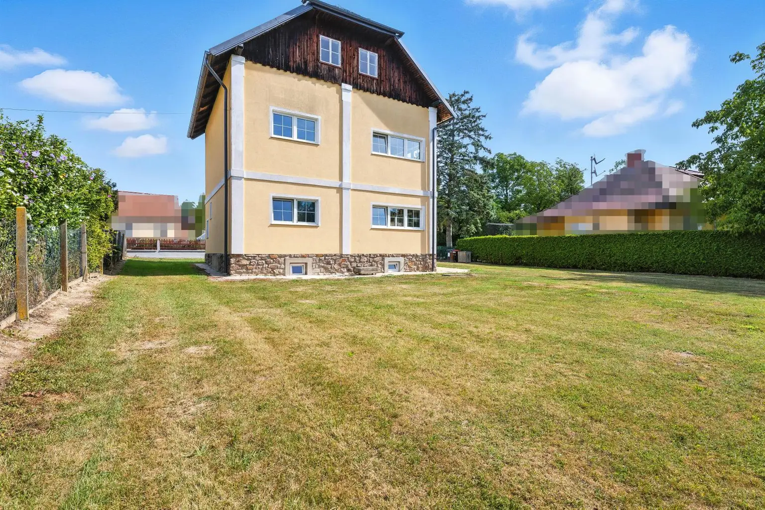 Modernisiertes Einfamilienhaus mit großzügigem Grundstück und Ausbaupotenzial
