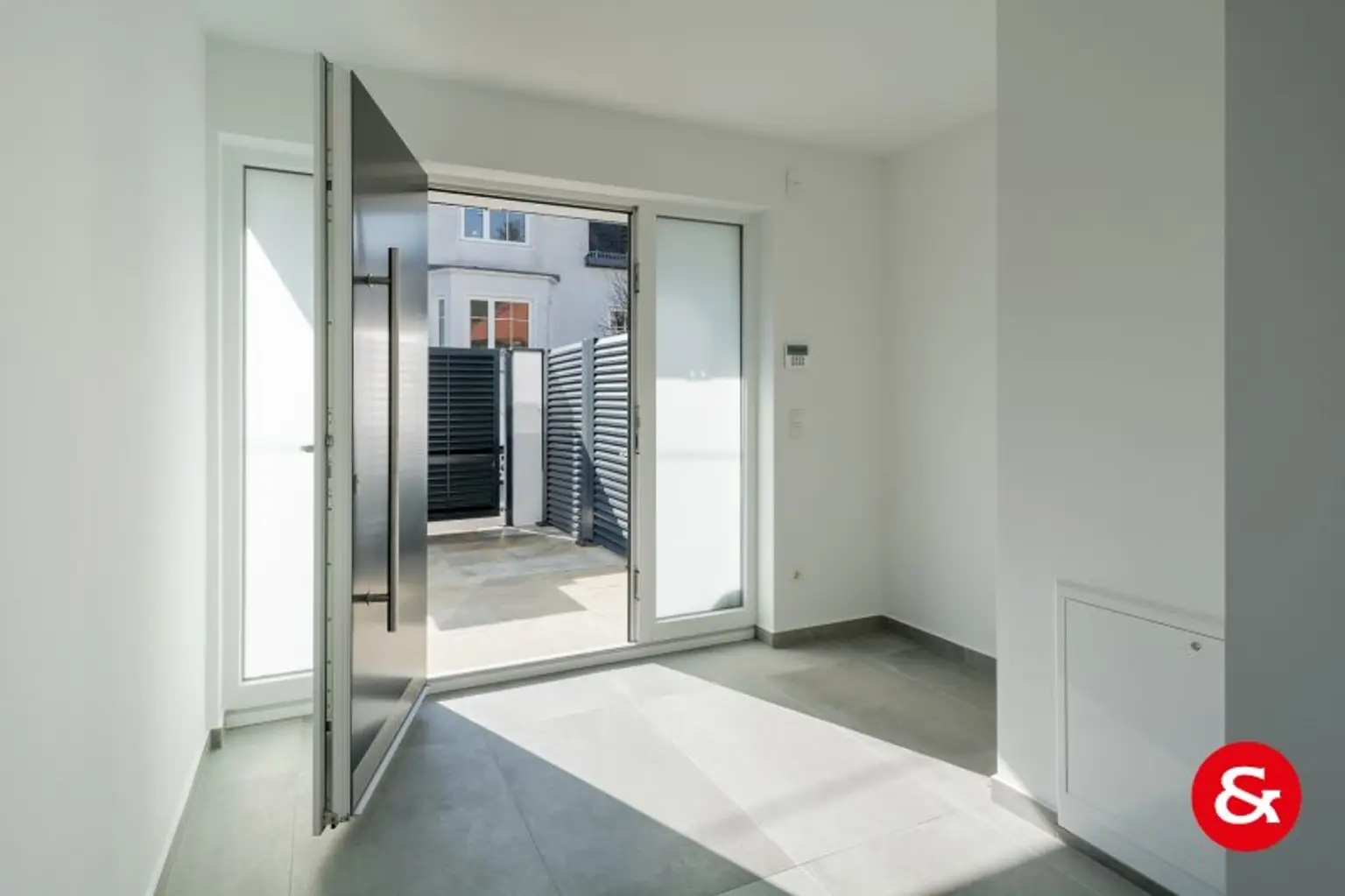 Modernes, klar gestaltetes Einfamilienhaus mit viel Platz und Technik!