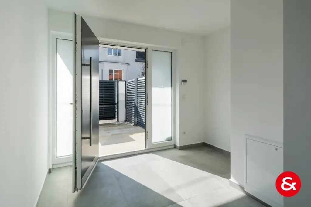 Modernes, klar gestaltetes Einfamilienhaus mit viel Platz und Technik!