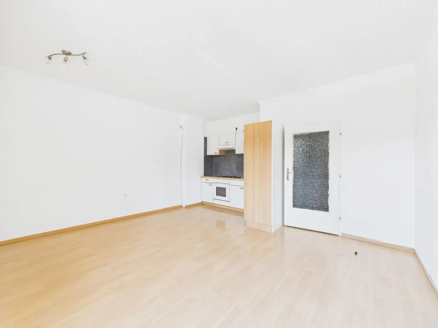 Linz/Urfahr: MIETWOHNUNG ca. 30 m2 Wohnfläche (Garconniere -1-Zimmerwohnung) in der Leonfeldner Straße