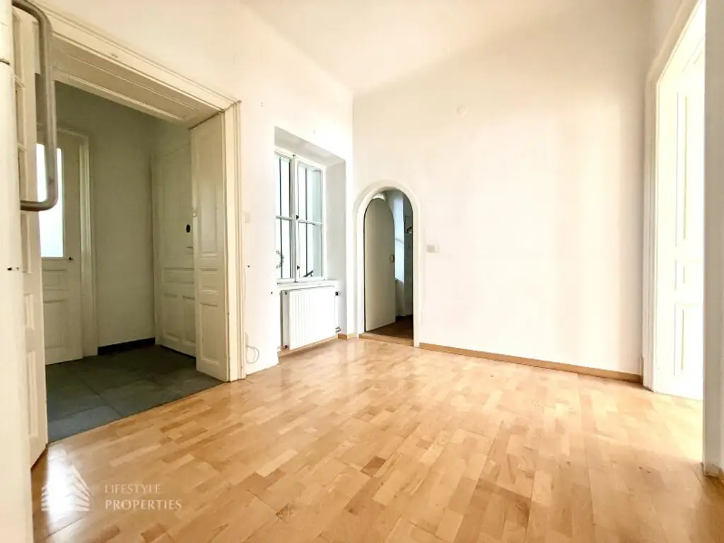 Helle Wohnung mit Balkon auf ganzer Etage zzgl. Rohdachboden, Nähe Einsiedlerpark