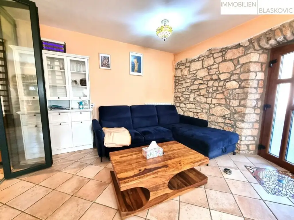 Porec Umgebung - Attraktives Steinhaus mit 2 Appartements und Pool/Wellness