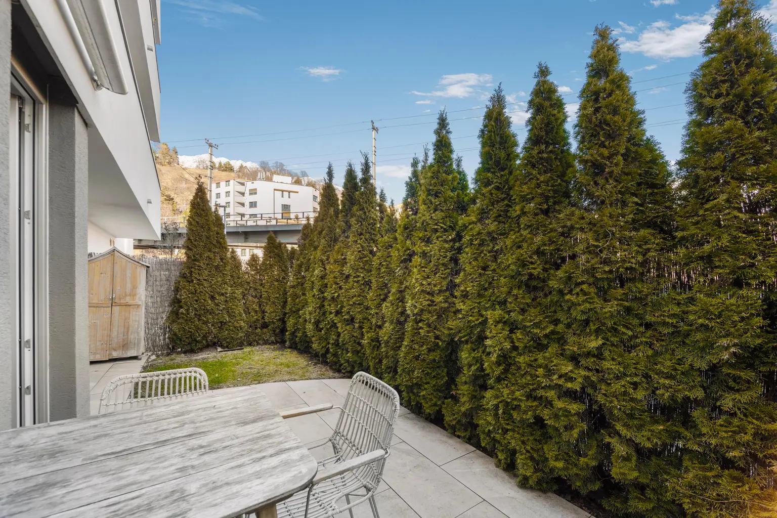 Terrasse mit Garten Bild 2.jpg