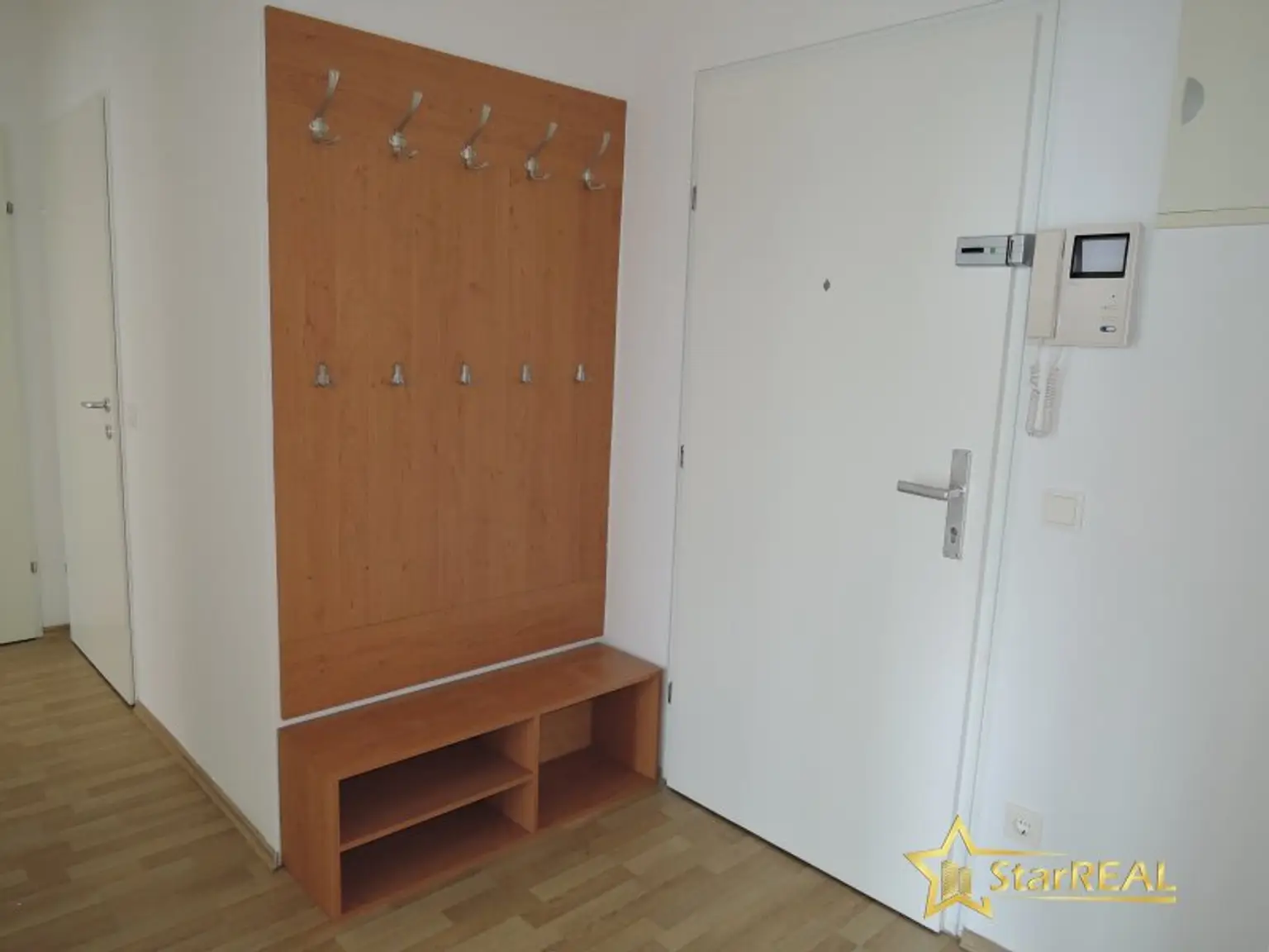 20. STOCK! TOP-WOHNUNG IM DELUGAN MEISSL TOWER. GARAGENPLATZ VORHANDEN. Sauna und Fitnessraum im Haus.
