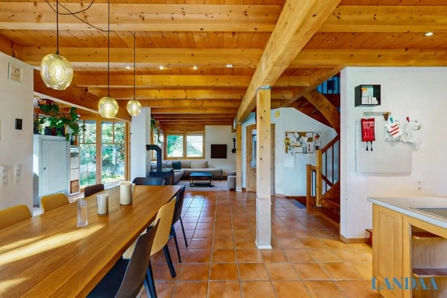 Grünes Glück – Modernes Wohnen im Holzdesign