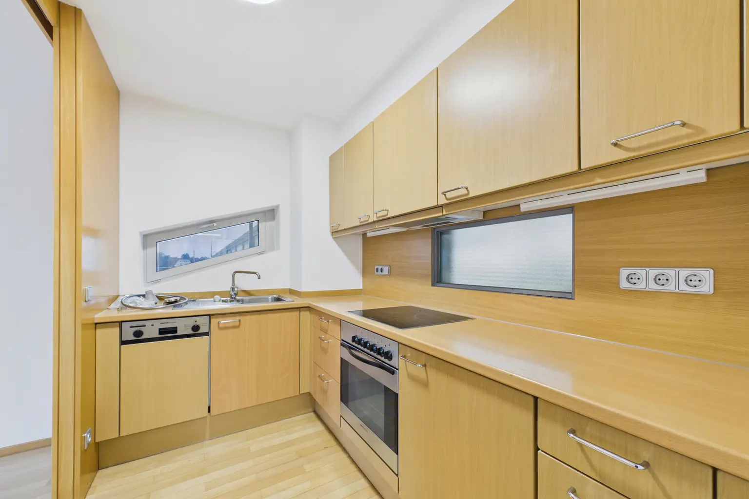 Helle 2 Zimmer mit großem Balkon