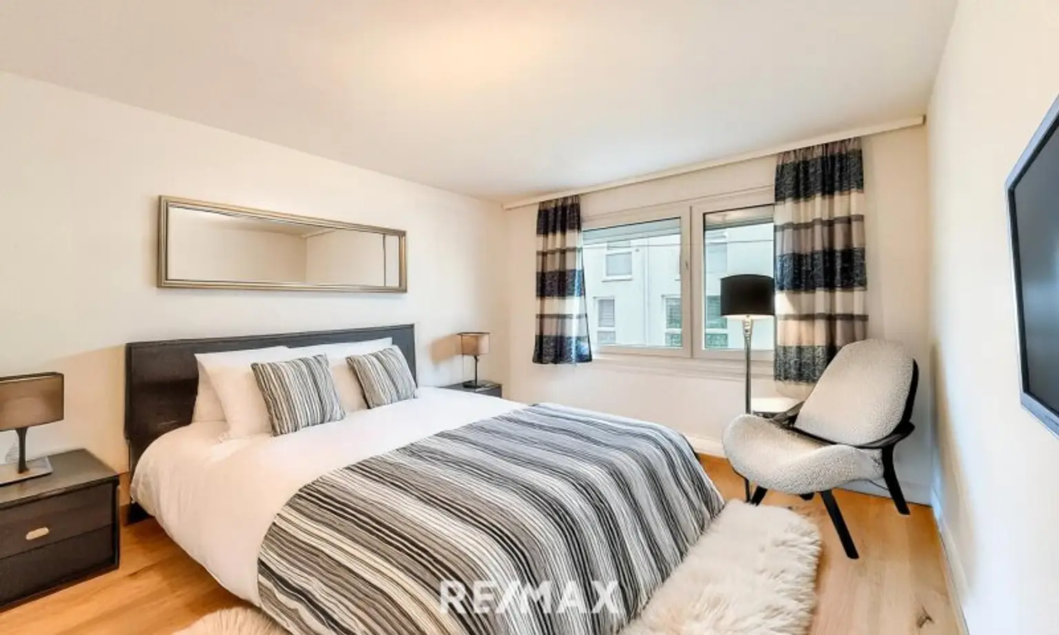 Wunderschöne top sanierte 2 Zimmerwohnung! 4% Rendite für Anleger!