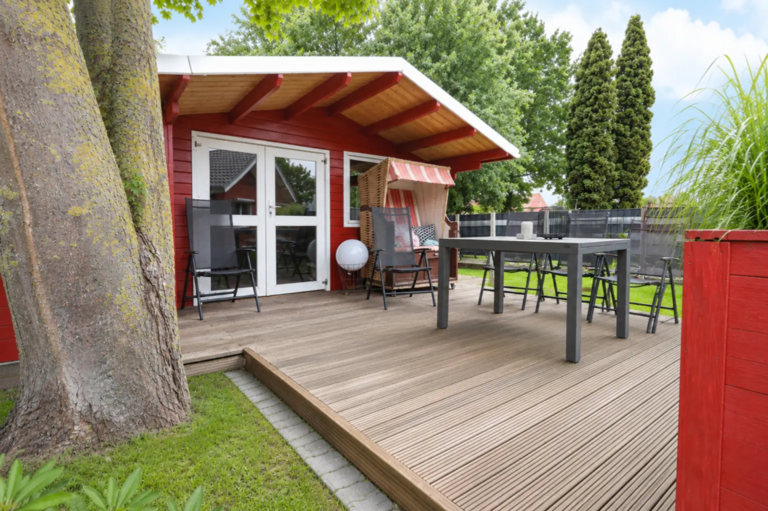 Gartenhütte inkl. kleiner Terrasse