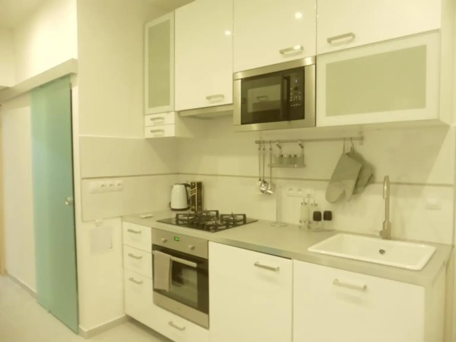 MITTEN IM DRITTEN: Möbliertes, vollausgestattetes Apartment!!! Klimaanlage!!!