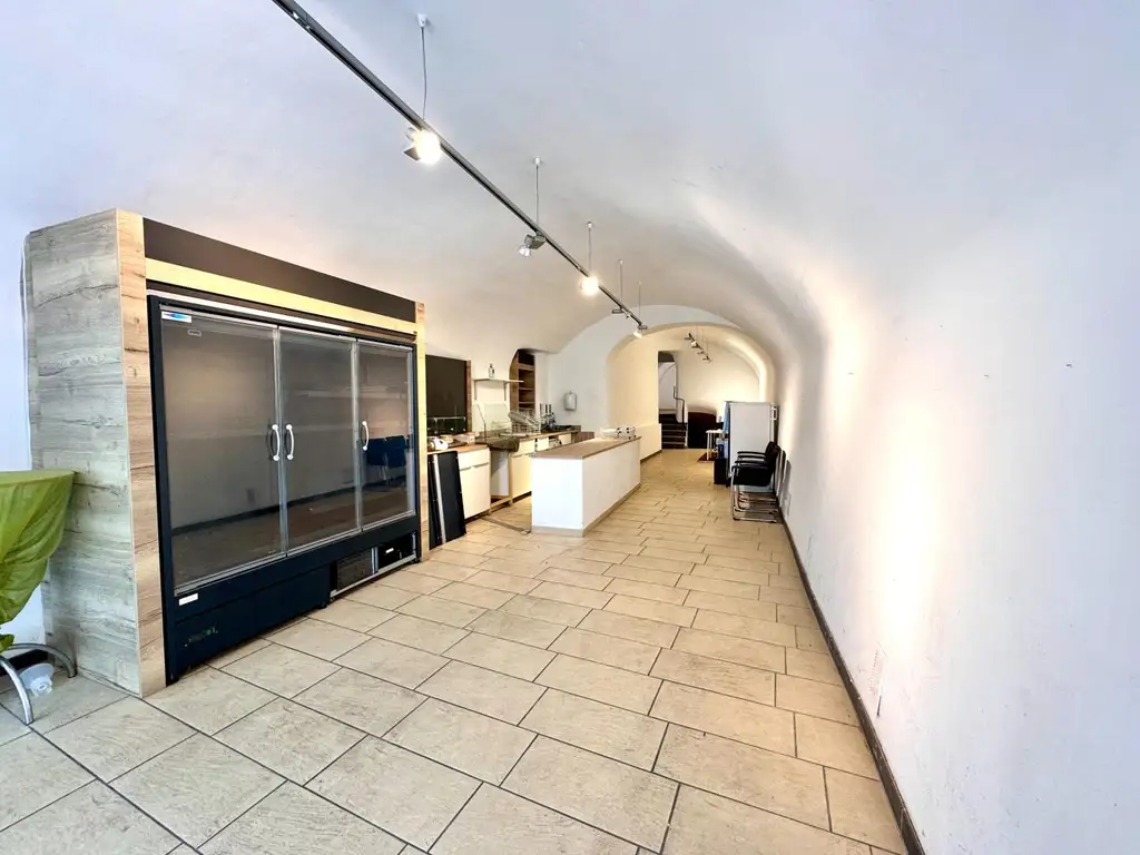 SHOPPING-BISTRO LOKAL