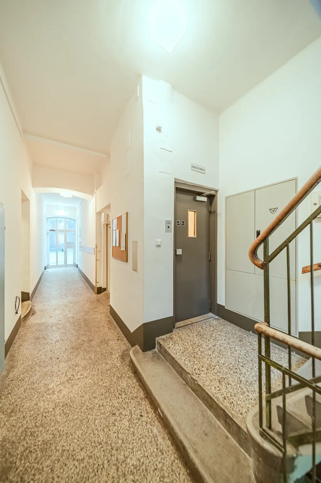 Großzügig geschnittene 3 Zimmer Wohnung in Toplage 1100 Wien Fussgängerzone !