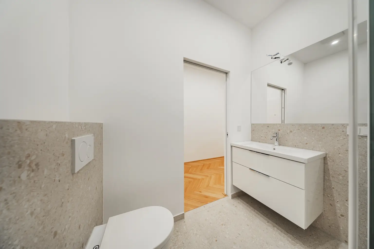 Klein, fein, neu saniert – stilvolles Altbaujuwel im Erstbezug!