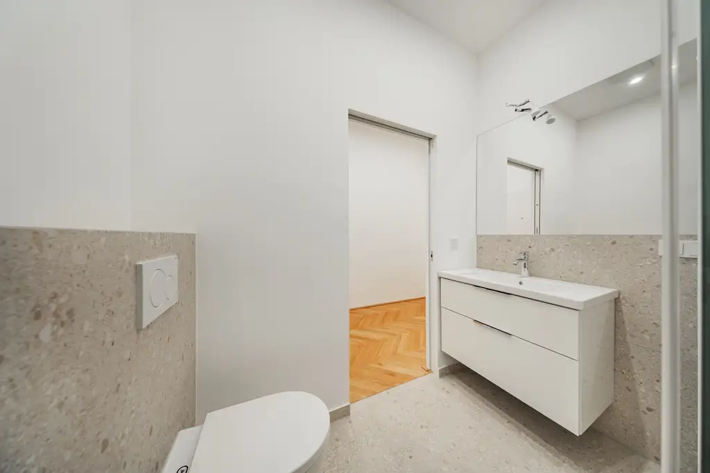 Klein, fein, neu saniert – stilvolles Altbaujuwel im Erstbezug!