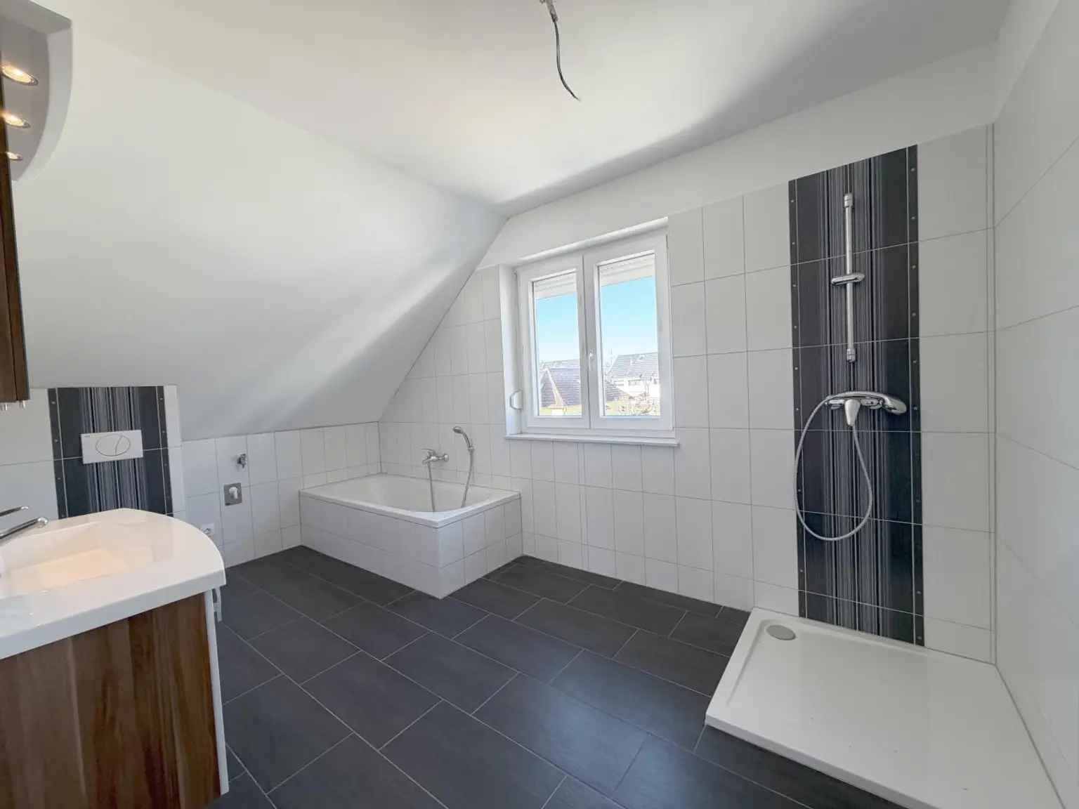 Bad mit Wann und Dusche