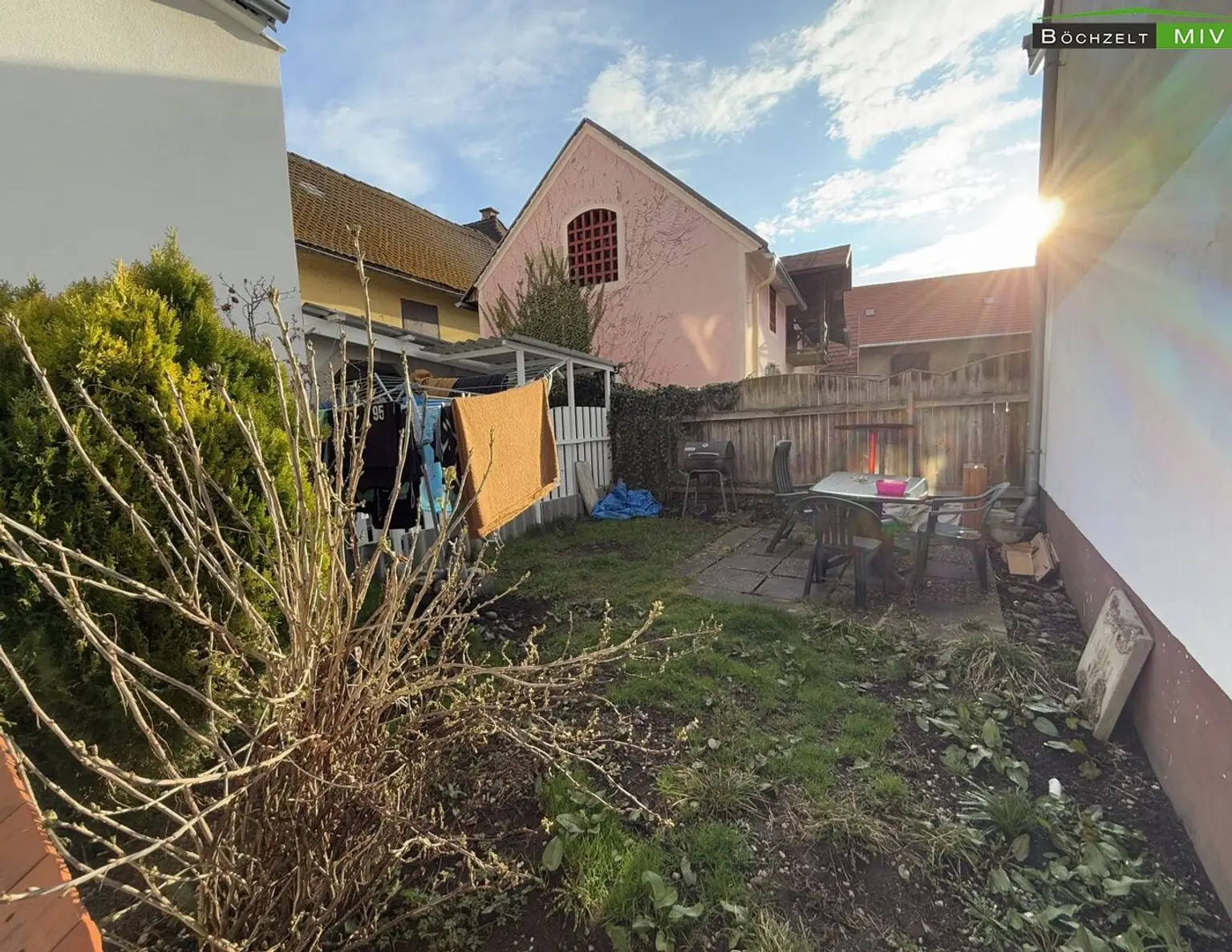 Teilsanierte Dachgeschosswohnung mit 3 Zimmern im Zentrum von Trofaiach