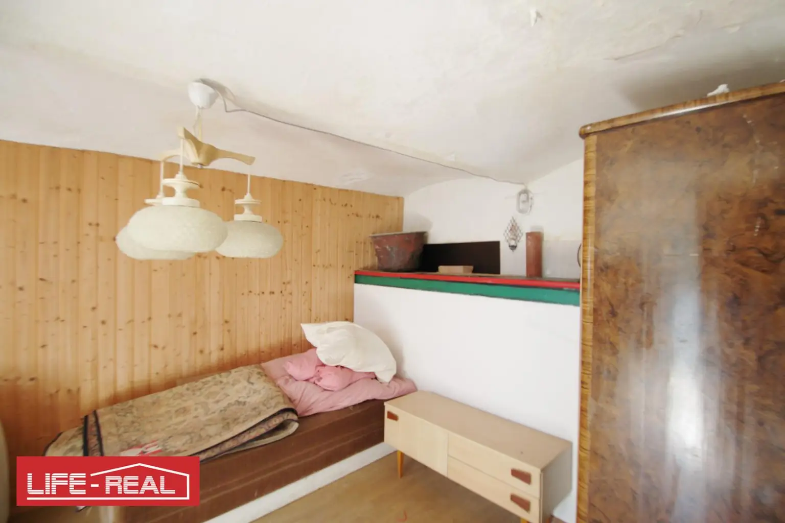 stark sanierungsbedürftiges Markthaus in Niederwaldkirchen