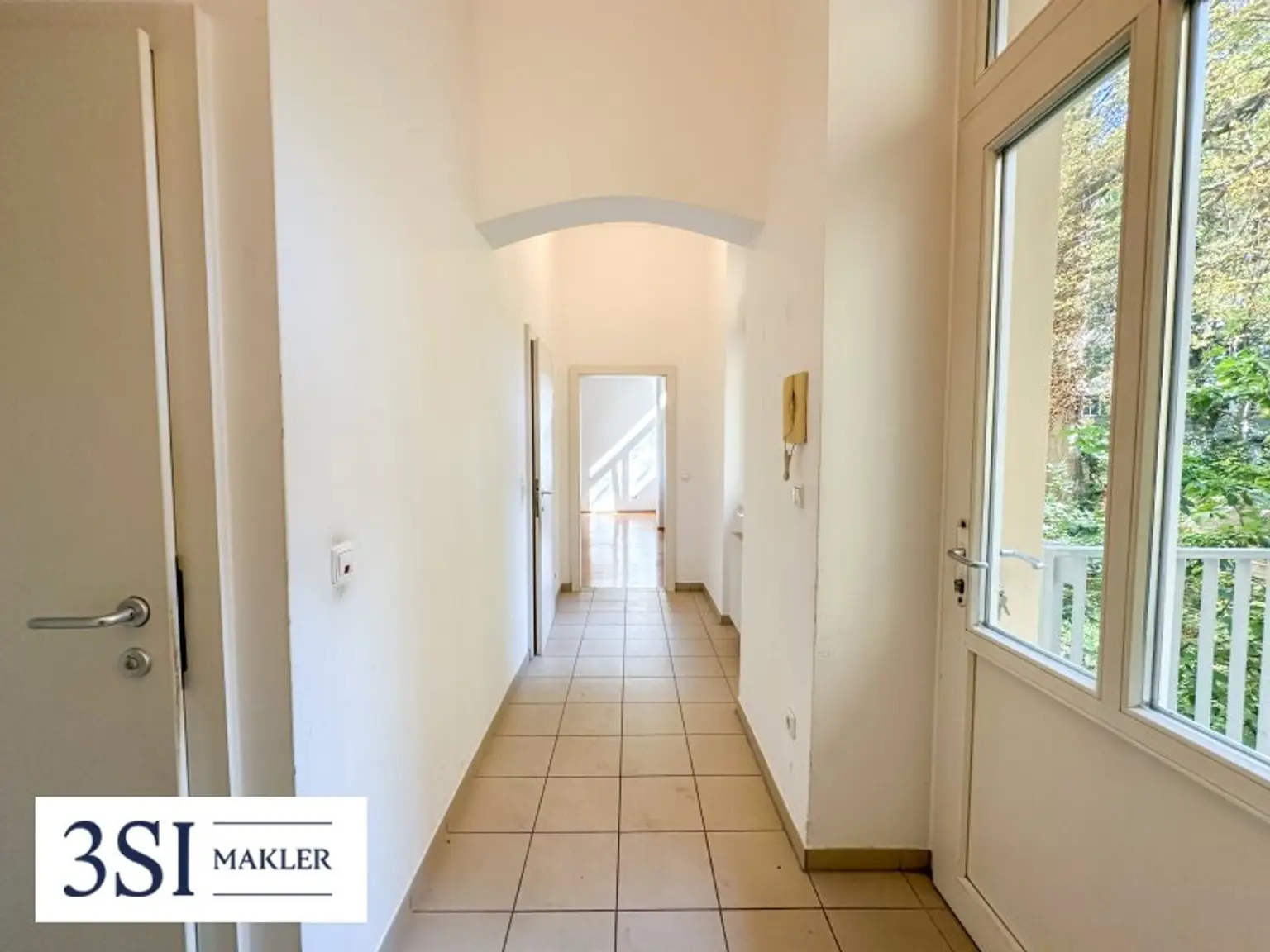 Großzügige Sonnenterrasse + absolute Privatsphäre - Helle 3-Zimmer-Wohnung in eleganter Altbauliegenschaft im 3. Bezirk