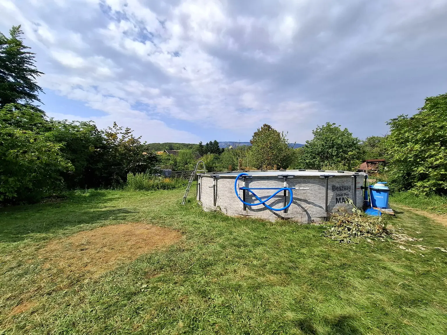 Vielseitig nutzbare Liegenschaft mit ausreichend Platz und herrlichem Blick auf die Hohe Wand