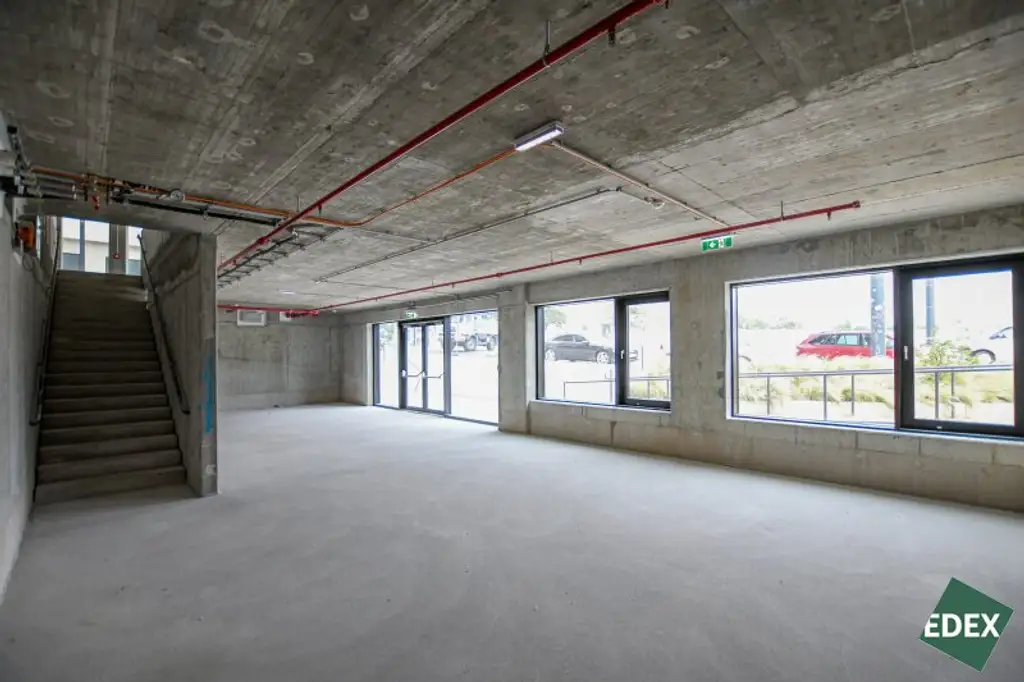 Erstbezug | Moderne Gewerbefläche mit hoher Sichtbarkeit und Terrasse auf zwei Etagen - unbefristet