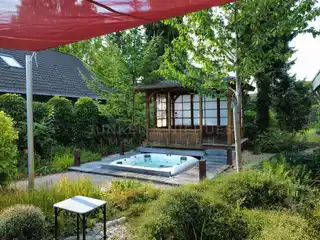 Gartenteil mit Whirlpool