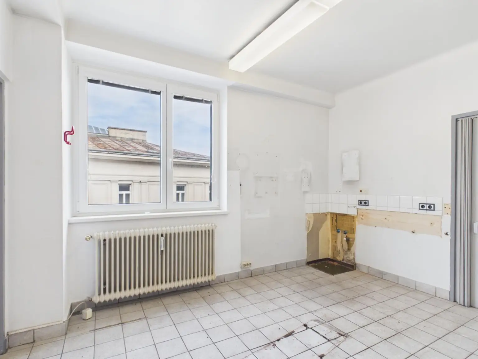 CAM05227G0-PR0041-STILL009