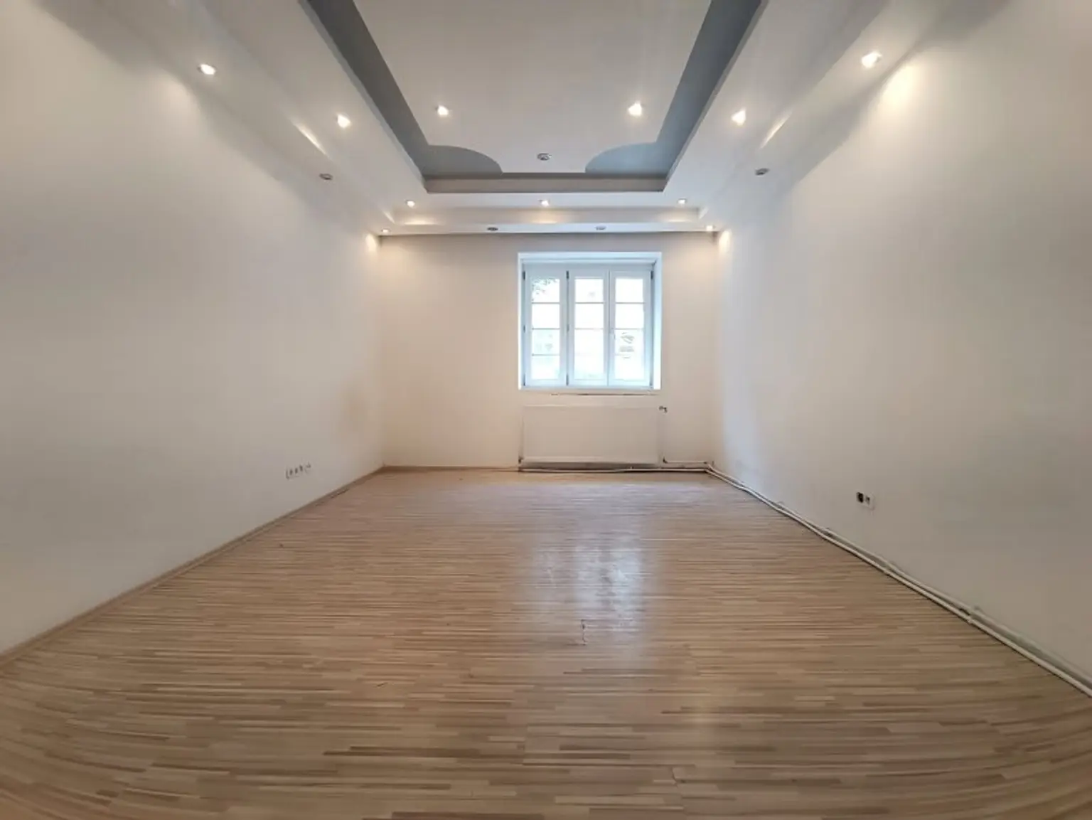 Sanierungsbedürftige 1-Zimmer Wohnung im Erdgeschoss! Küche separat! Nähe Parkanlage Familienplatz & U3 Ottakring!