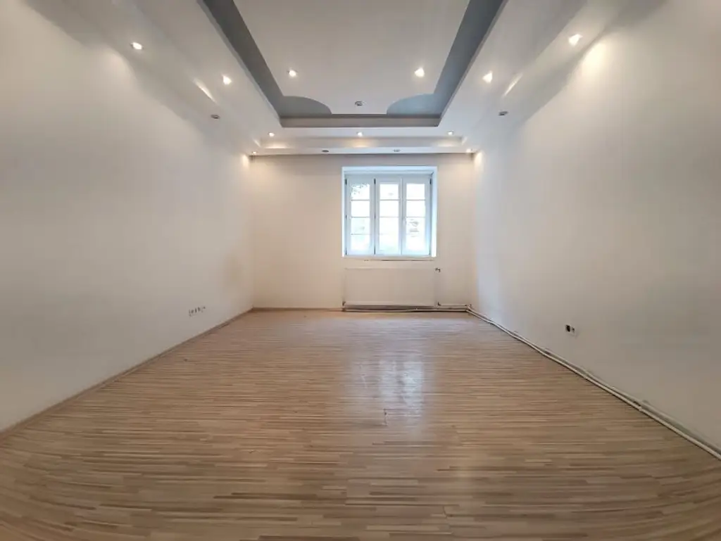 Sanierungsbedürftige 1-Zimmer Wohnung im Erdgeschoss! Küche separat! Nähe Parkanlage Familienplatz & U3 Ottakring!
