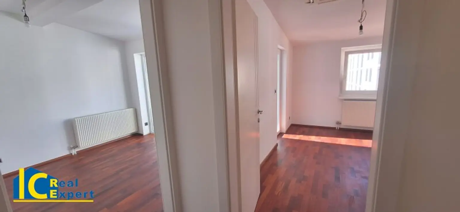 Schöne Parketten und viel Licht