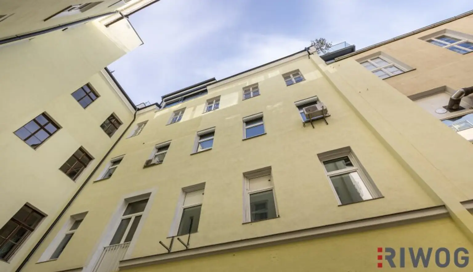 INVESTMENT IN DER ZIEGLERGASSE | Unbefristet vermietete Altbauwohnung | Nähe Mariahilfer Straße, Neubaugasse, U3/U6 | Garagenstellplätze im Haus