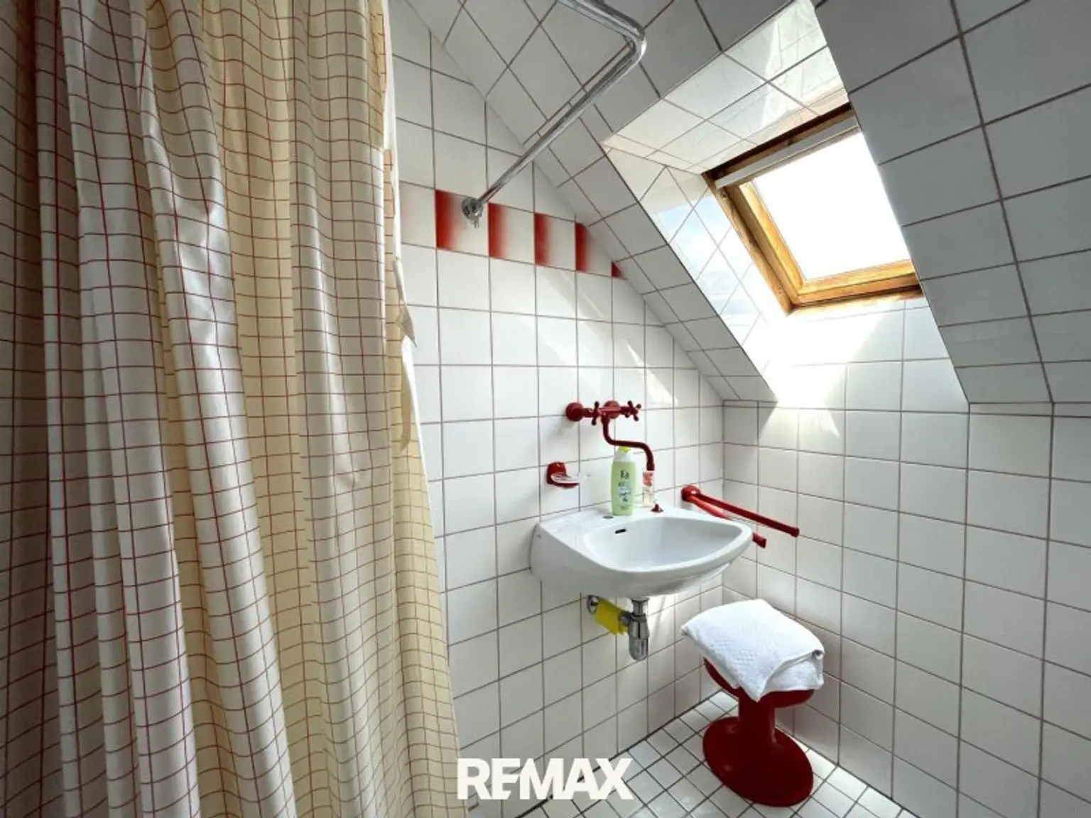 Badezimmer mit Dusche - Obergeschoss