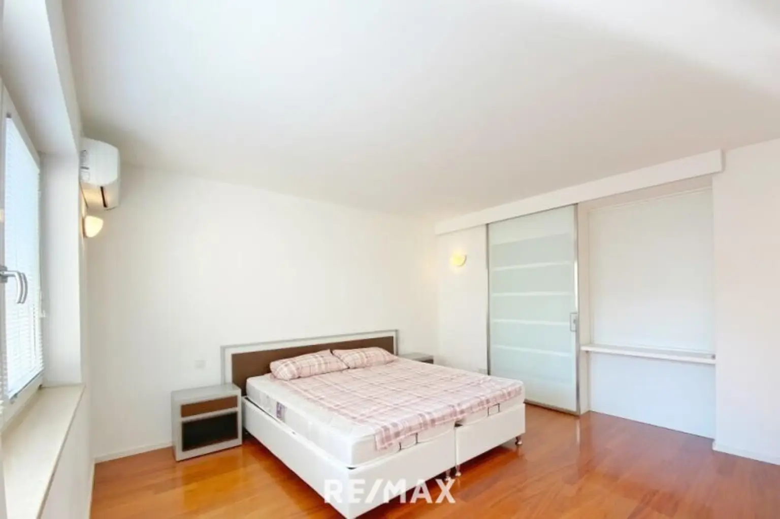 4 Zimmer -100m2 Dachterrasse