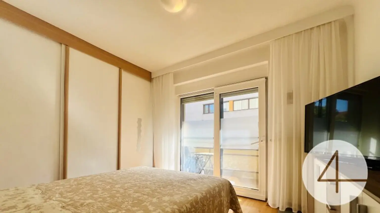 U4 in 4 Gehminuten - sonnigen Balkon - Seitenstraße Ruhelage - Außenliegender Sonnenschutz - beste Infrastruktur