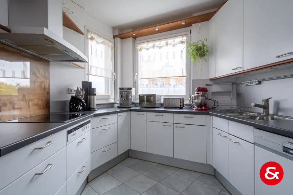 Sonnige 6-Zimmer-Terrassenwohnung mit 2 Garagenplätzen! | auch auf 2 Wohnungen teilbar!