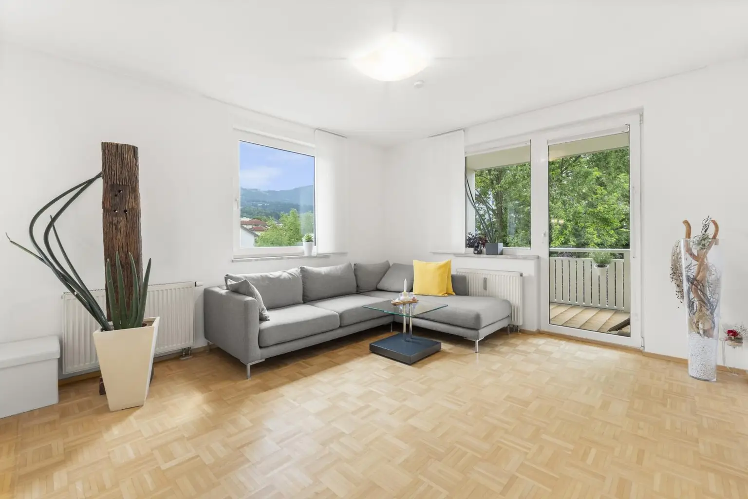 Ihr künftiger Wohntraum: Moderne, neu renovierte 3,5-Zimmer-Wohnung mit Loggia in ruhiger, zentraler Lage